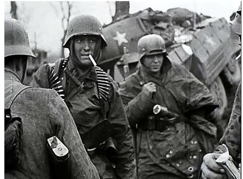 difference between ss and wehrmacht.